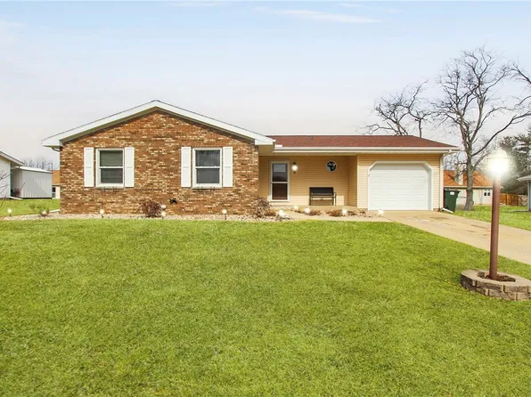 9 Buchanan Ct, Charleston, IL 61920