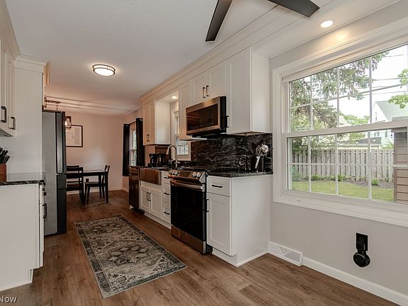 5th image of 3543 Lynnfield Rd