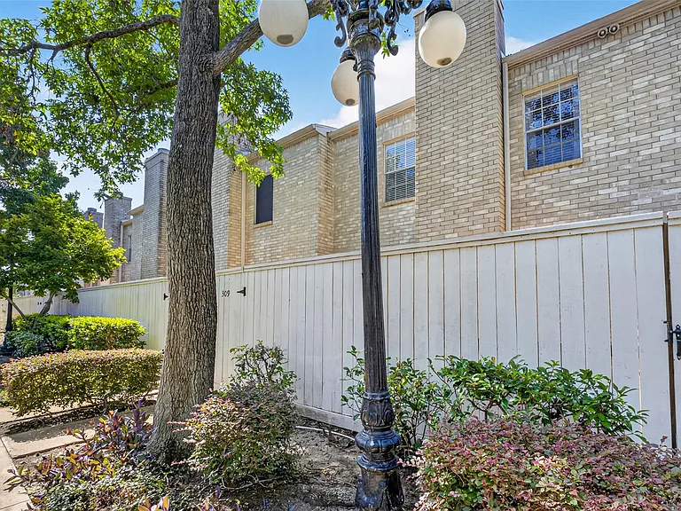 3780 Tanglewilde St #309 — Photo 44