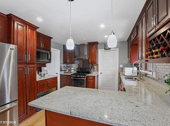 4th image of 13618 Deerpath Dr