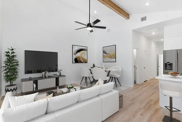 3 bed, 2.0 bath, 1122 sqft, $1,900 — Photo 3