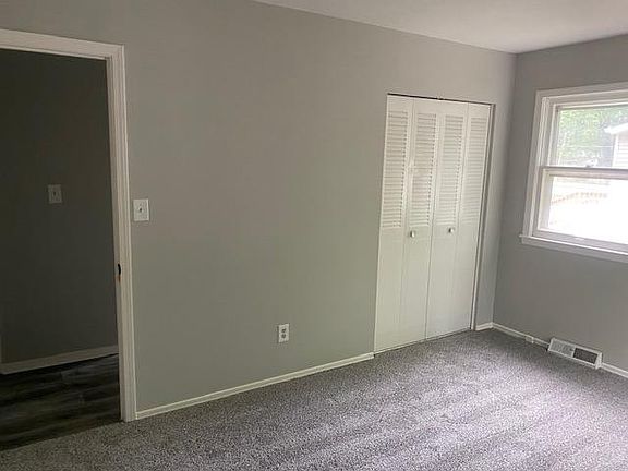 5th image of 204 SE Brentwood Dr