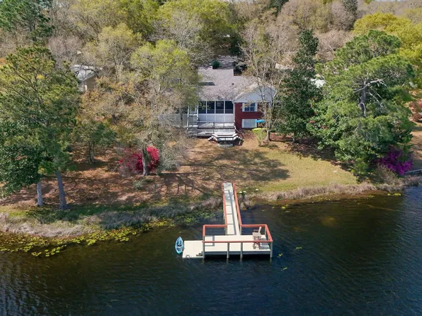 203 Lake Holley Cir, Defuniak Springs, FL 32433