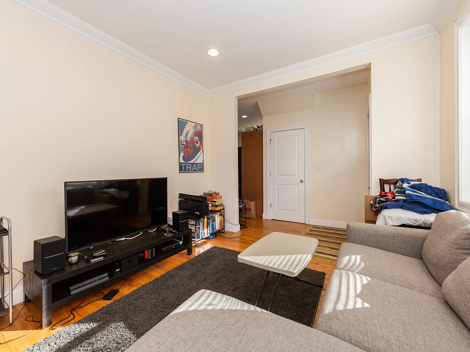 4 bed, $6,000 — Photo 2