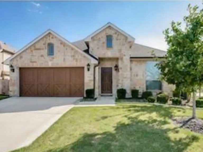 2200 Shannon Dr — Photo 1