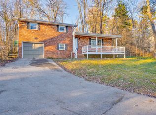 905 Kentucky Ave, Signal Mountain, TN 37377