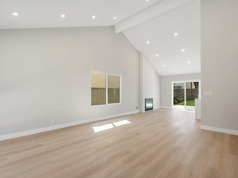 17314 De Groot Pl — Photo 2