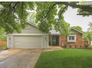 1104 SW Stonehenge Ct, Blue Springs, MO 64015