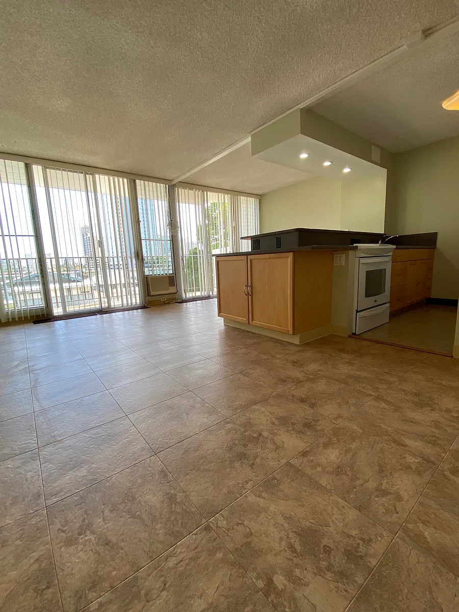 Building Photo - 2121 Algaroba St #307