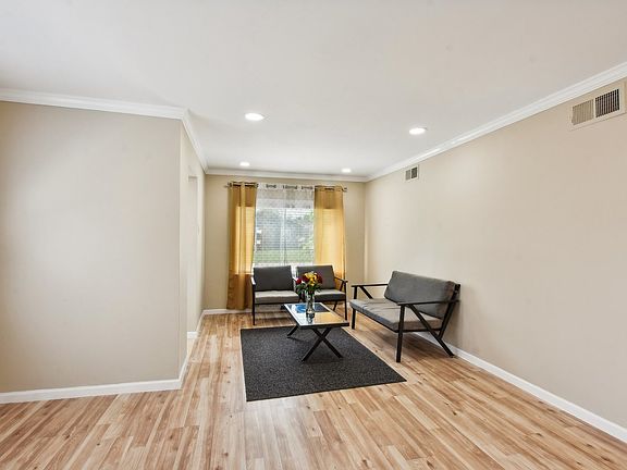 5th image of 25700 W Arcade Dr S