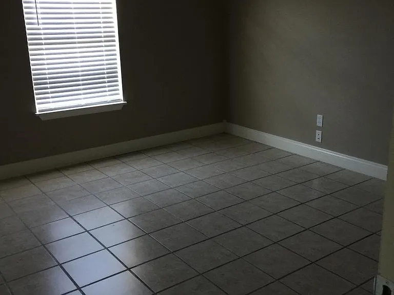 302 Veterans Ave #2 — Photo 6