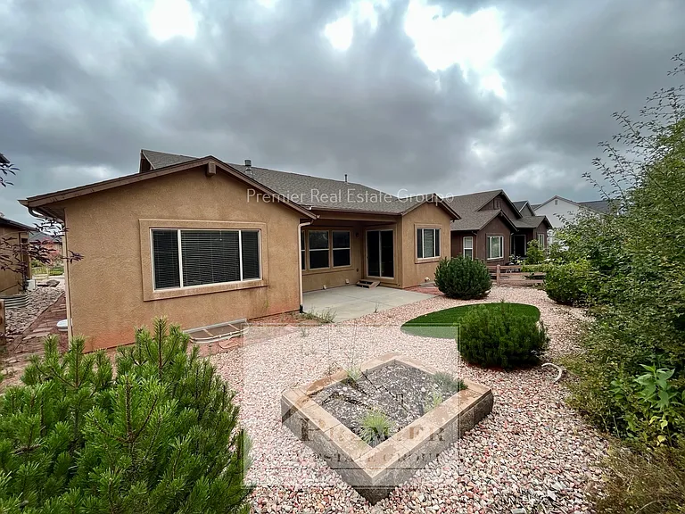 5948 Revelstoke Dr — Photo 18