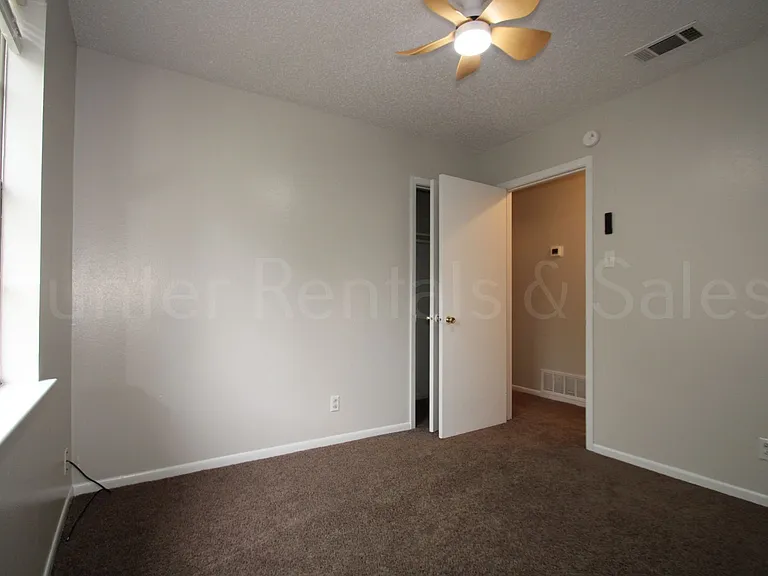 1905 Sherman Dr — Photo 17