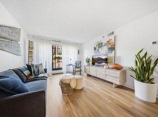 48 Groveland Ter #B204, Minneapolis, MN 55403