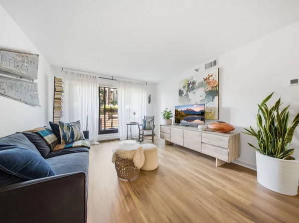 48 Groveland Ter #B204, Minneapolis, MN 55403