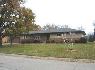 1521 Highland Dr, Hastings, NE 68901