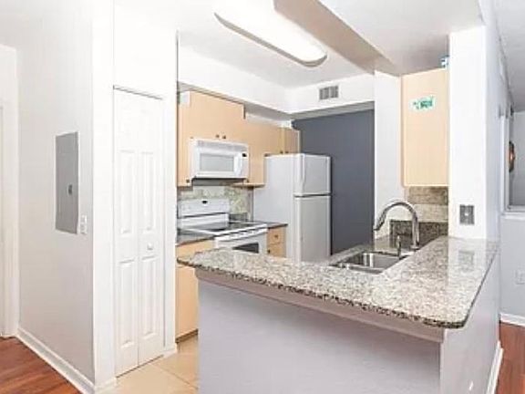 2nd image of 2453 Centergate Dr