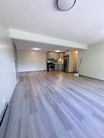 3 bed, 900 sqft, $1,800 — Photo 3