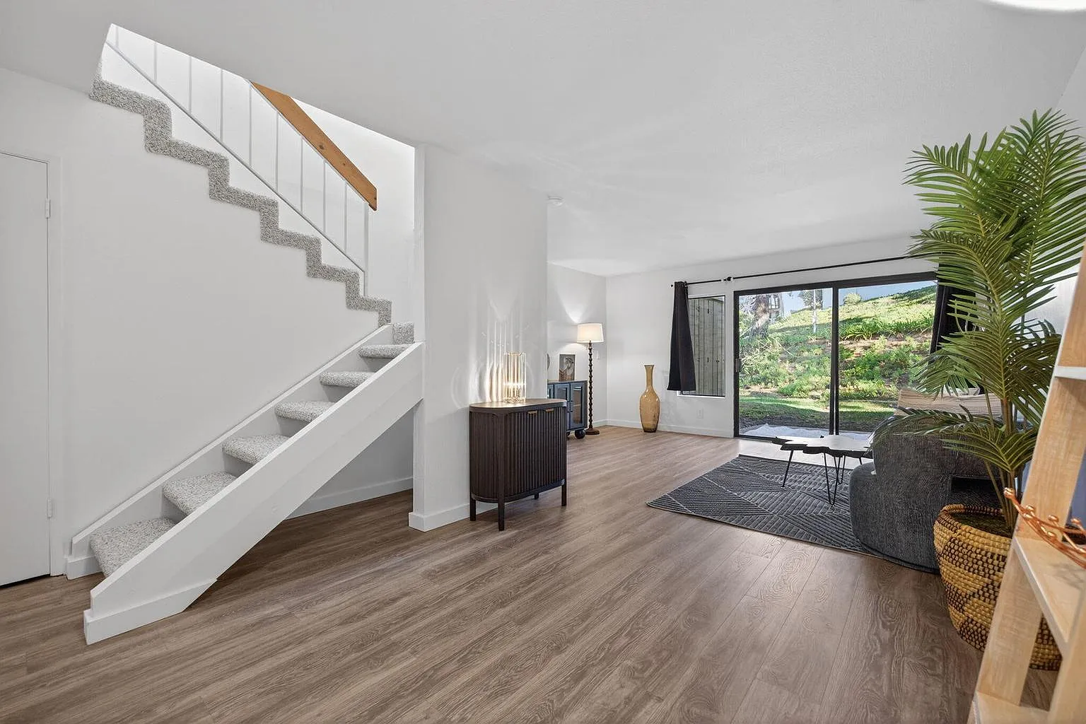 2 bed, 1.5 bath, 1120 sqft, $4,000 — Photo 3