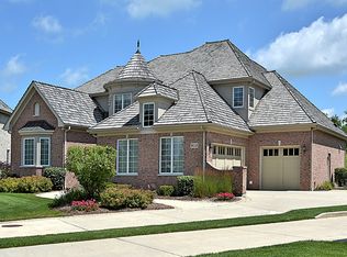 915 Middleton Ln, Inverness, IL 60010