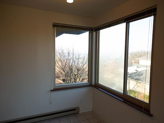 5th image of 2413 Boylston Ave E APT 403