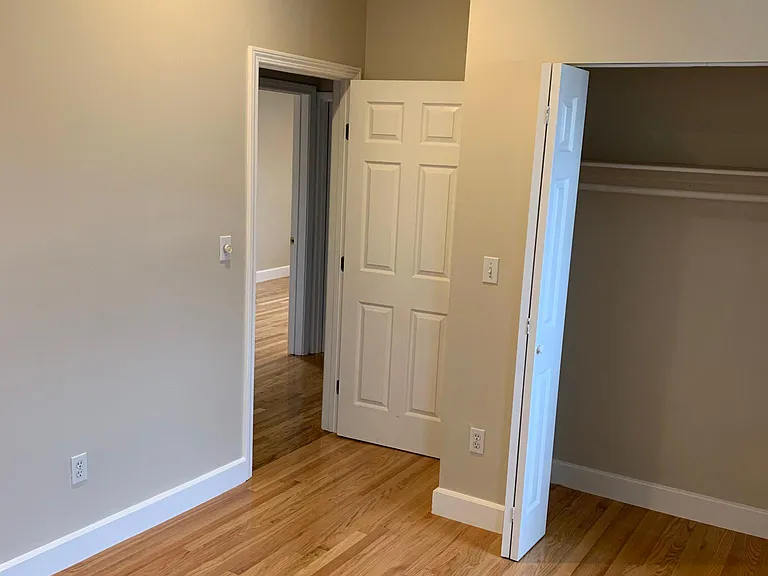 329 Border St #3 — Photo 9