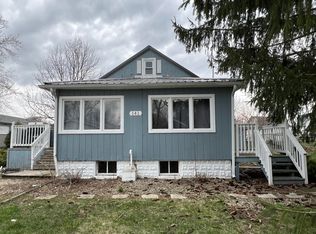 141 N John St, Crown Point, IN 46307
