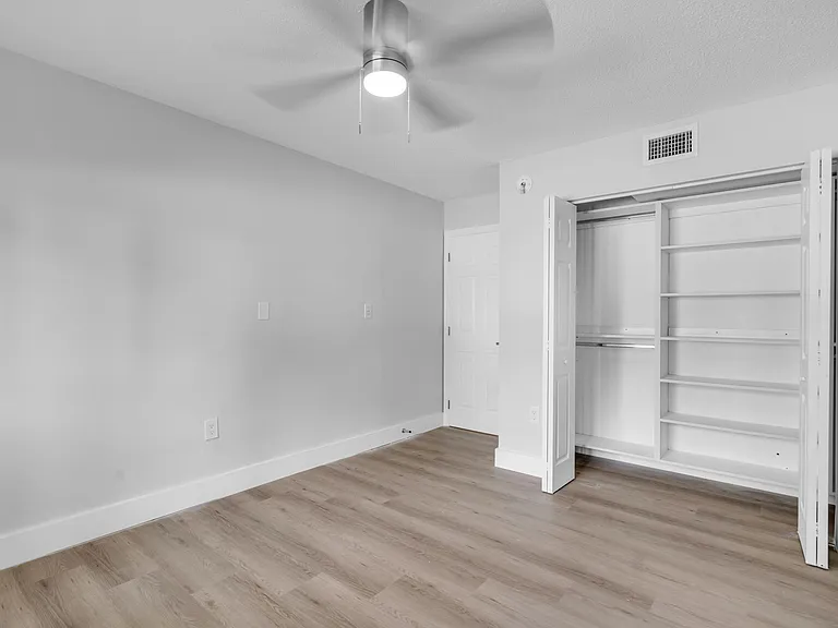 560 NE 63rd St #3 — Photo 21