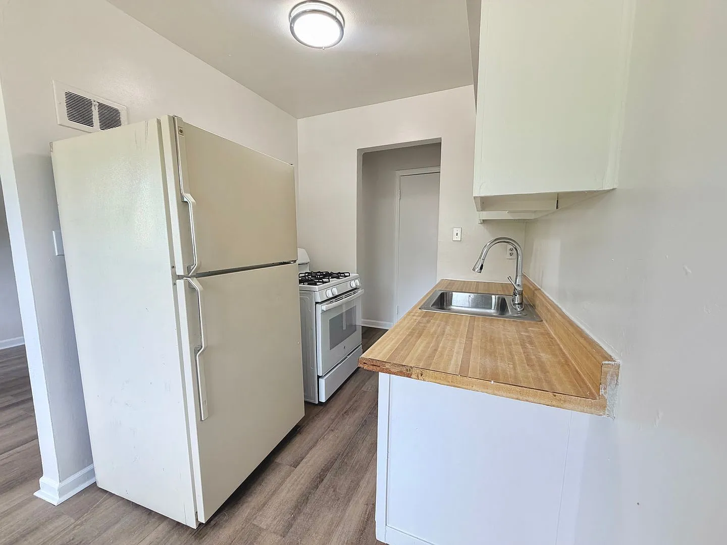 1 bed, 1.0 bath, $770 — Photo 4