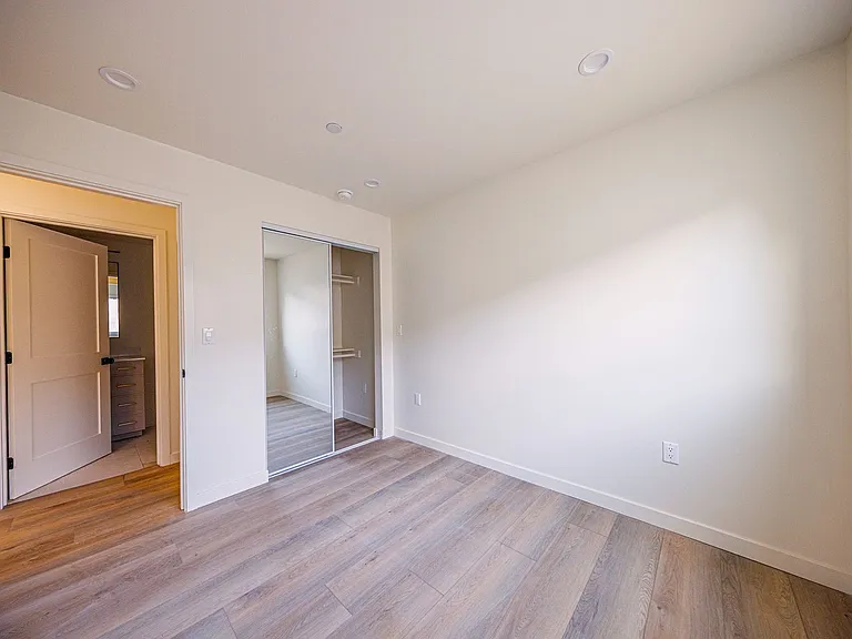 5933 Comey — Photo 15