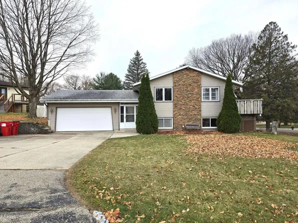 2740 South Nakoma Court, Beloit, WI 53511