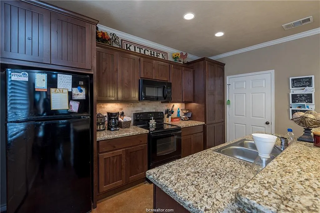 4 bed, 1779 sqft, $2,000 — Photo 4