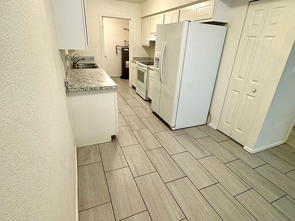 4th image of 18 W Inglewood St #2