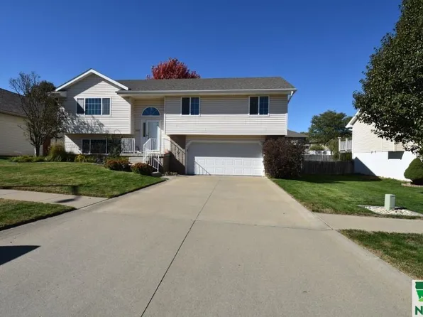 637 Broadmoor St, Sioux City, IA 51103