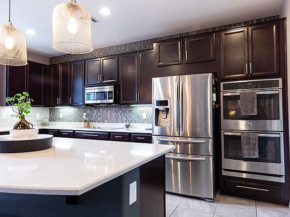 4th image of 851 W Desert Hollow Dr
