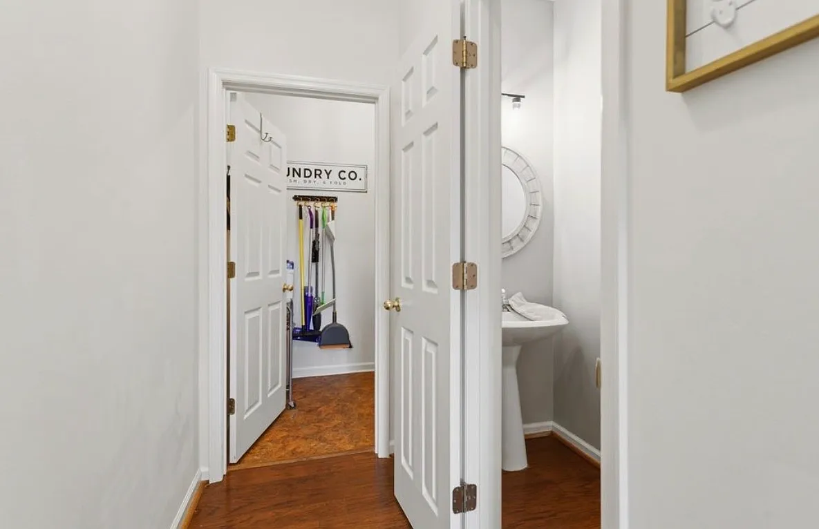 3 bed, 1934 sqft, $2,475 — Photo 3