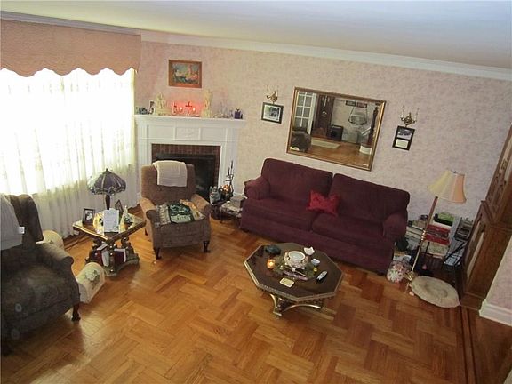 4th image of 1837 E 32nd St
