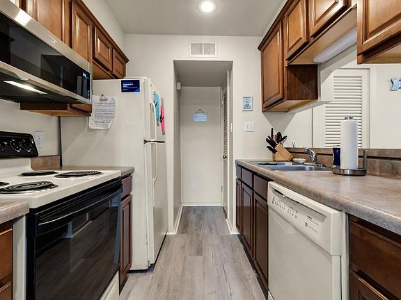 4th image of 9661 Shore Dr Unit 22-B