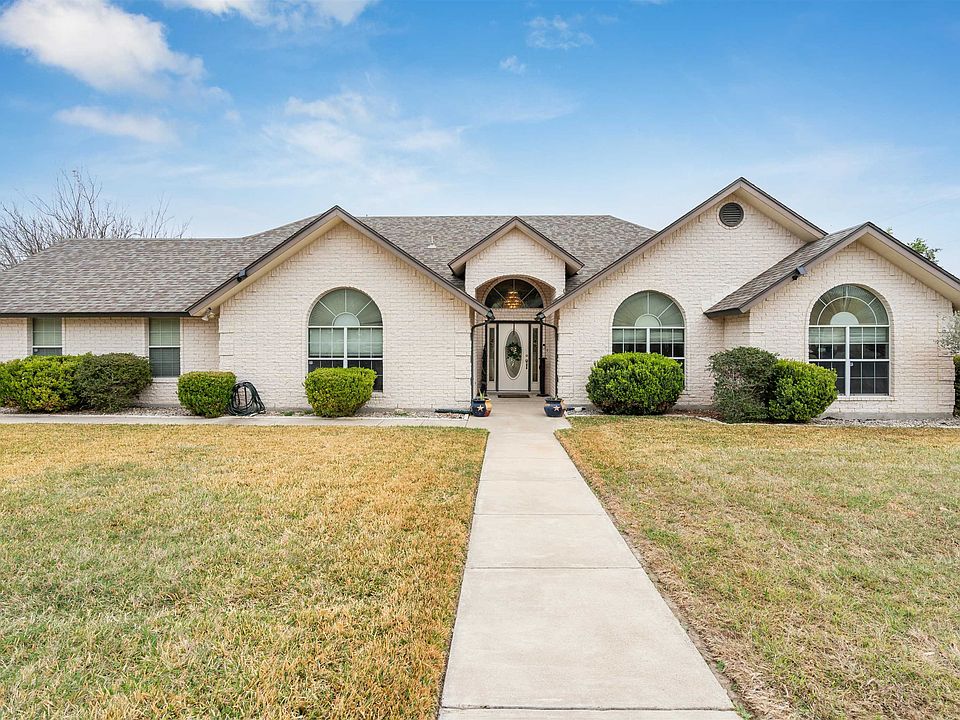 1st image of 301 Boulder Ridge Dr