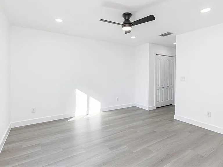 1230 NW 13th Ave — Photo 8