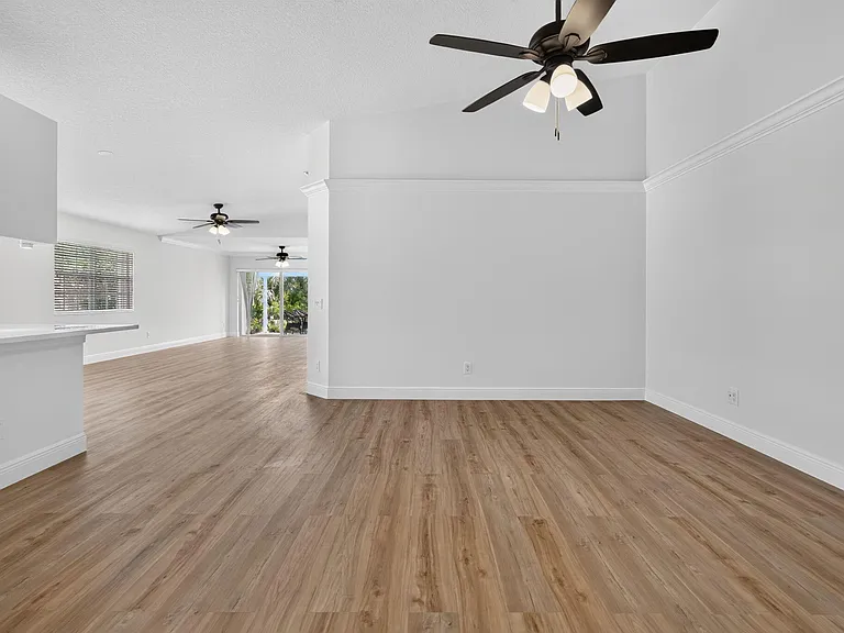 3546 SE Glacier Ter — Photo 10
