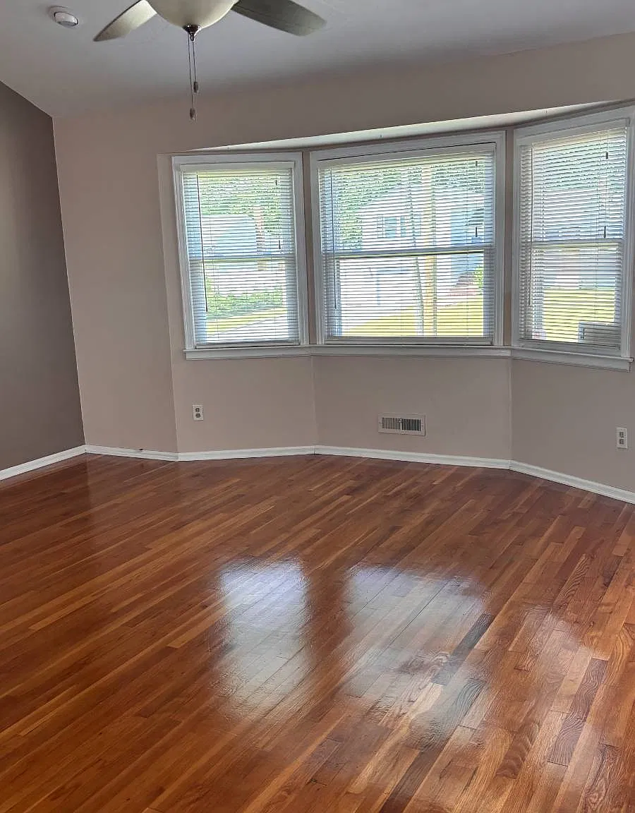 4 bed, 2.5 bath, $5,650 — Photo 3