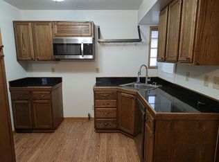 2401 S 92nd St, West Allis, WI 53227