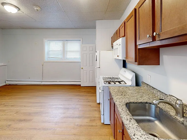 14 Marion St #RF — Photo 2