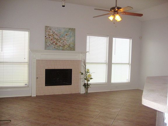 3rd image of 4823 Hollow Bend Ln