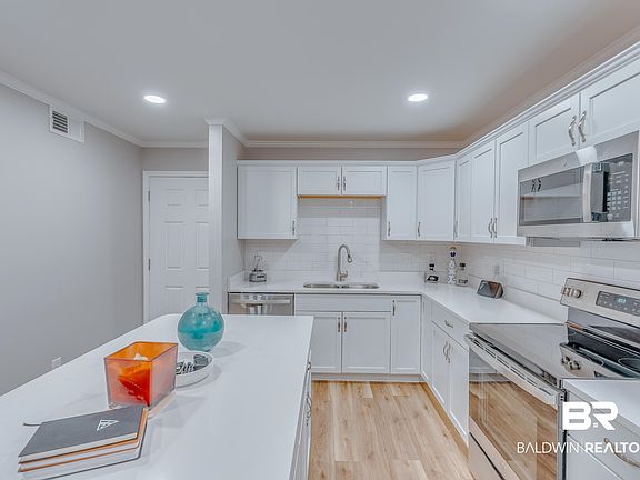4th image of 326 Riverbend Dr #326