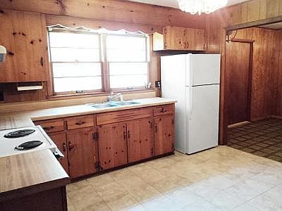 5th image of 211 Chestnut Dr