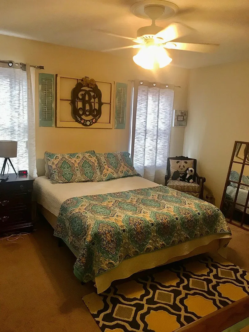 Williamsburg Townhomes- Great Location! — Photo 4