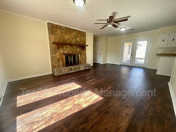 3rd image of 925 Incline Dr