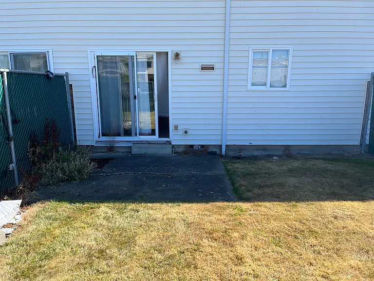 1703 Windsor Dr — Photo 10